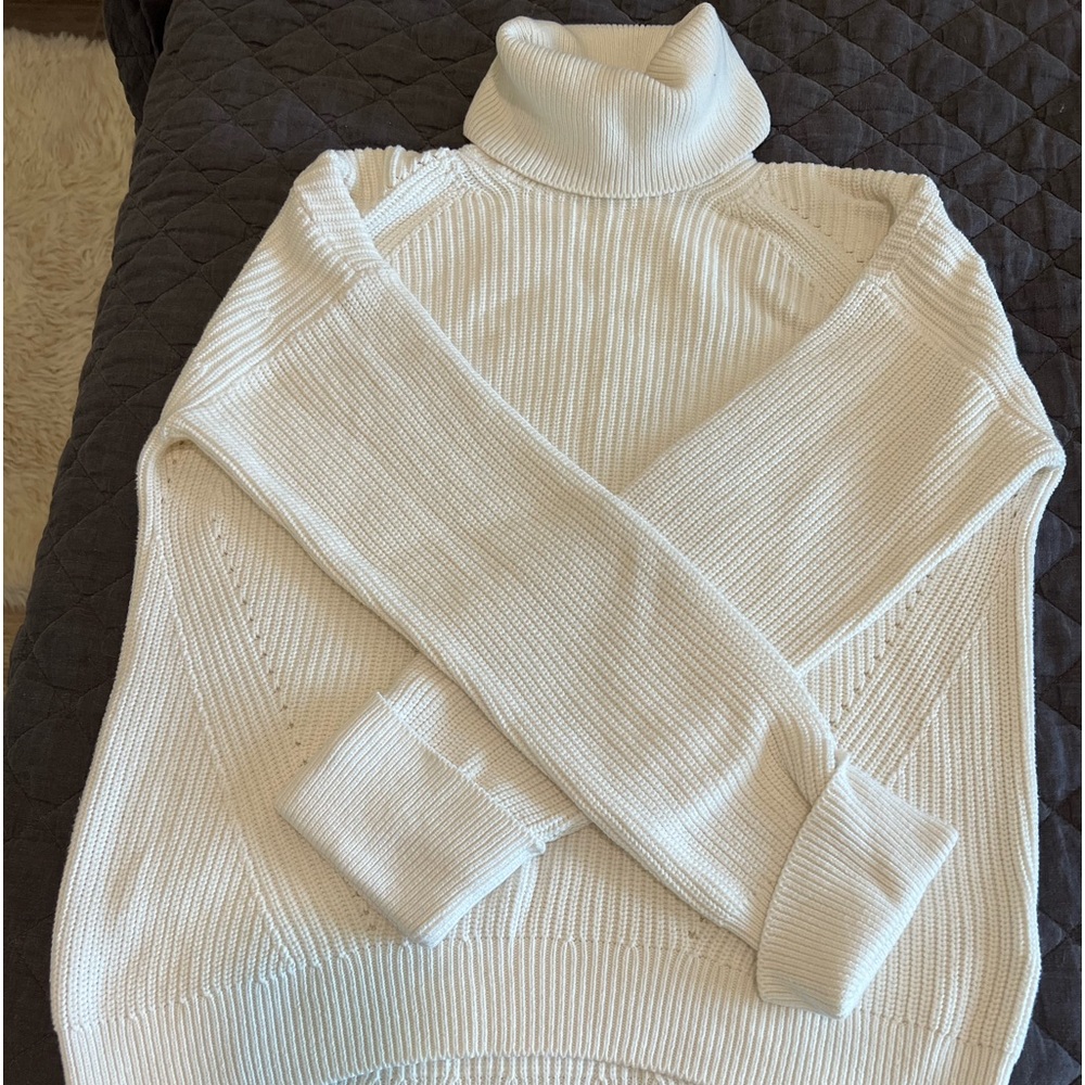 Woman’s Joie white cotton sweater turtleneck/medium